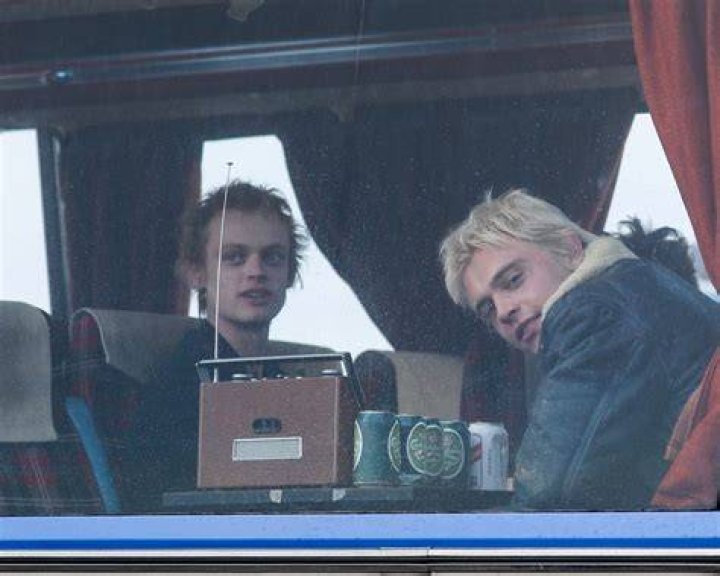 Louis Partridge looks convincing as Sid Vicious on set of new Sex