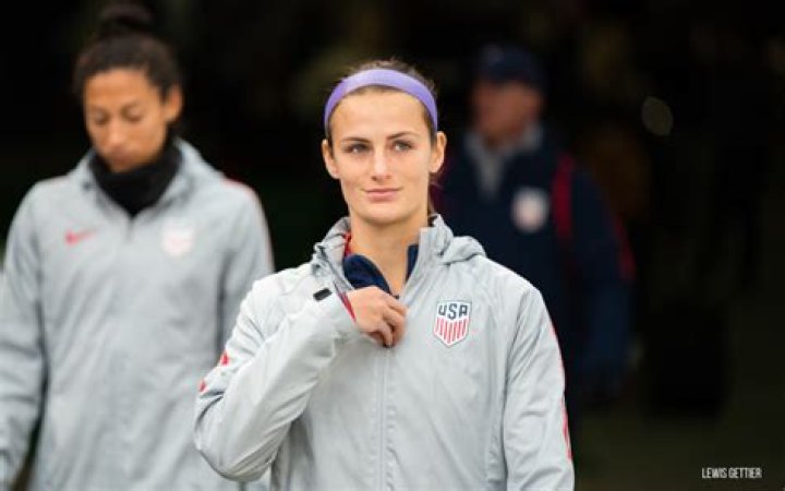 Louisville takes Emily Fox first overall in 2021 NWSL College Draft