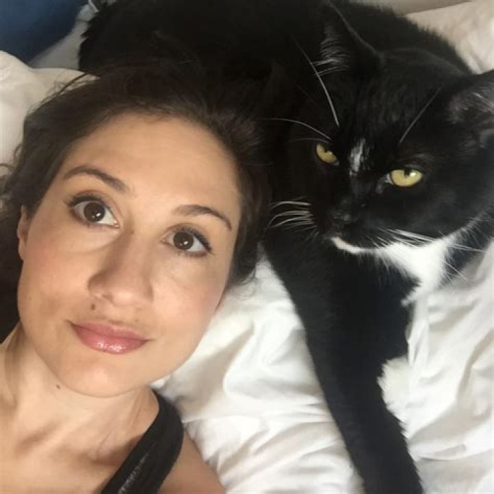 Lucy DeVito Bio, Wiki, Age, Height, Net Worth & Married