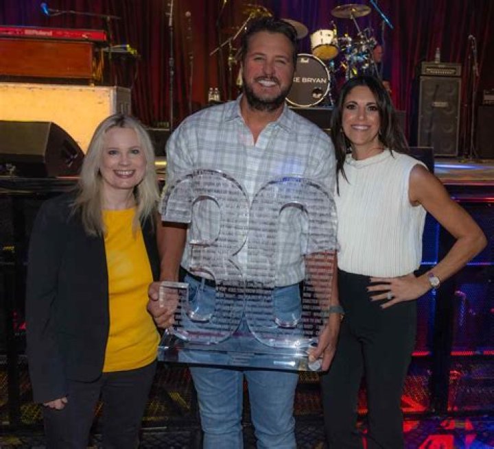 Luke Bryan Celebrates 30 1 Singles with a Little Help From His Friends