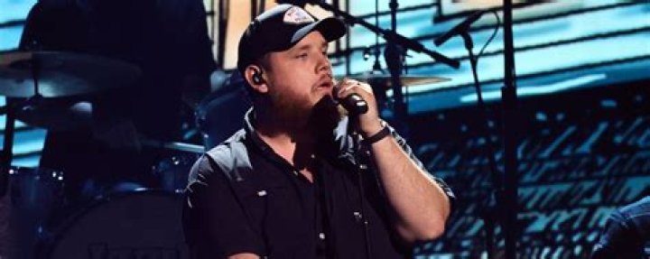 Luke Combs sorry for his past use of the Confederate flag