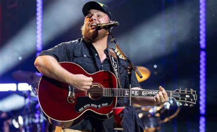 Luke Combs' 'Growin' Up' Unseats Wallen's 'Dangerous' From No.1