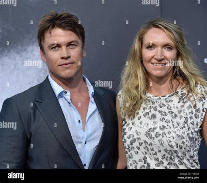Luke Hemsworth and his wife Samantha light up the premiere of his new