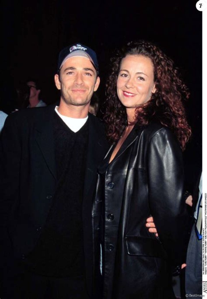 Luke Perry et Minnie Sharp &agrave; Los Angeles le 14 octobre 1998. Purepeople