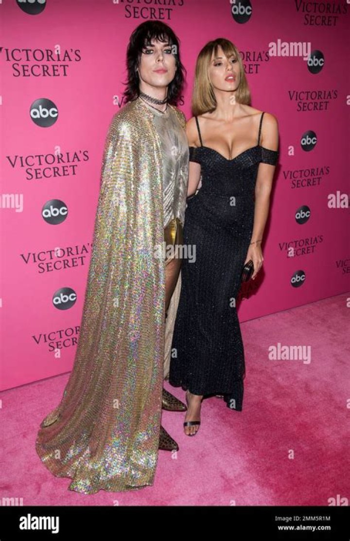 Luke Spiller and Laura Cartier Victoria secret fashion show, Fashion