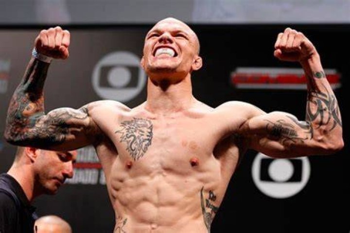 Lutador do UFC narra briga com homem que invadiu sua casa &ldquo;Duro