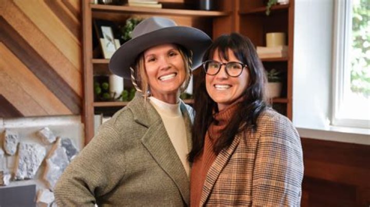 Lyndsay Lamb And Leslie Davis Open Up About HGTV's Unsellable Houses