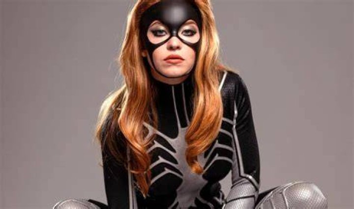 Madame Web Star Sydney Sweeney Seemingly Confirms Glen Powell Romance