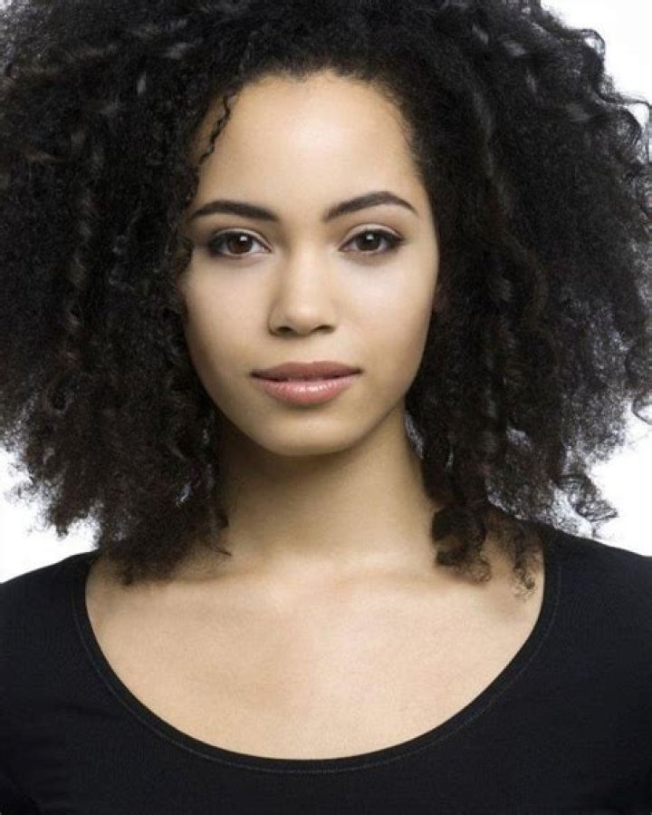Madeleine Mantock Headshots women, Auburn blonde hair, Beauty