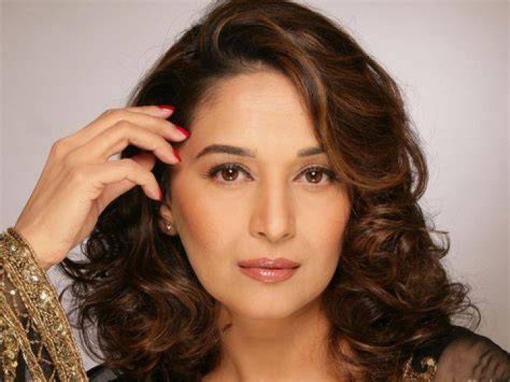 madhuri dixit Free Wallpaper