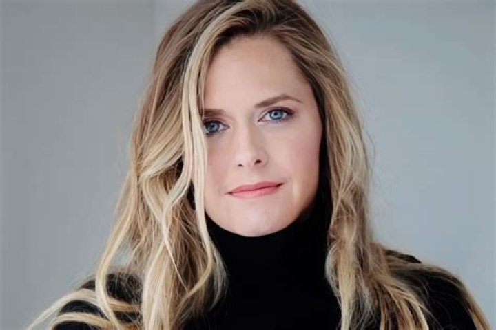  Maggie Lawson Bio