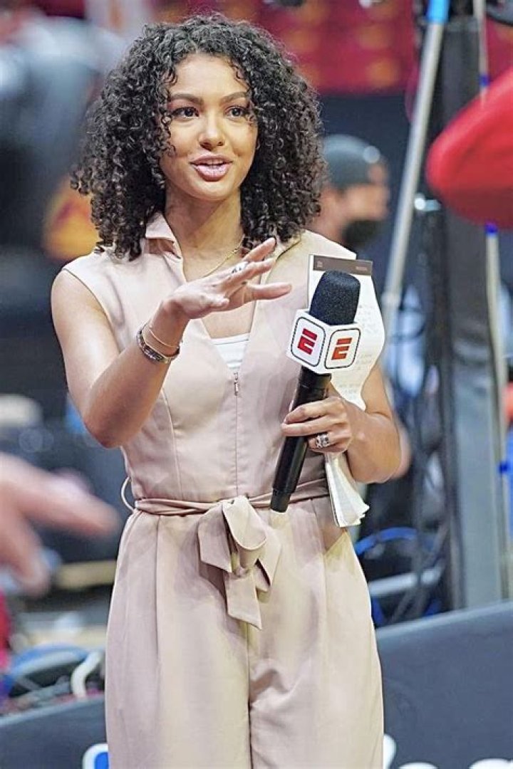 Malika Andrews Bio, Net Worth, Age, Boyfriend, Salary, Job, Family