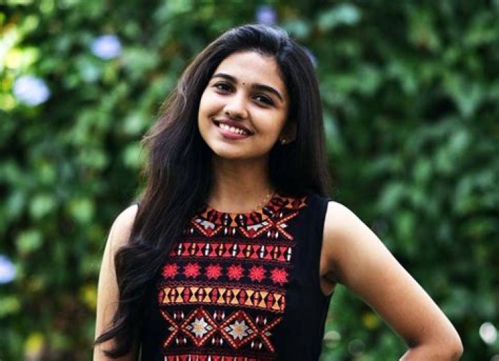 Mamitha Baiju Actress Wiki, Age, Family, Height, Movies Breezemasti