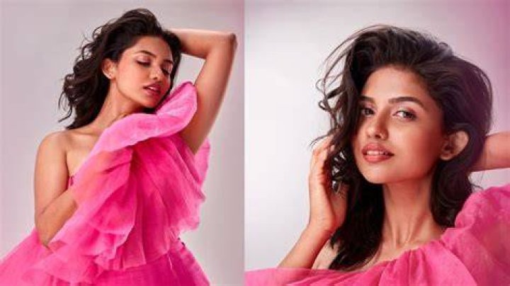 Mamitha Baiju like pink beauty in Pictures പിങ്ക് ബ്യൂട്ടിയായി മമിത