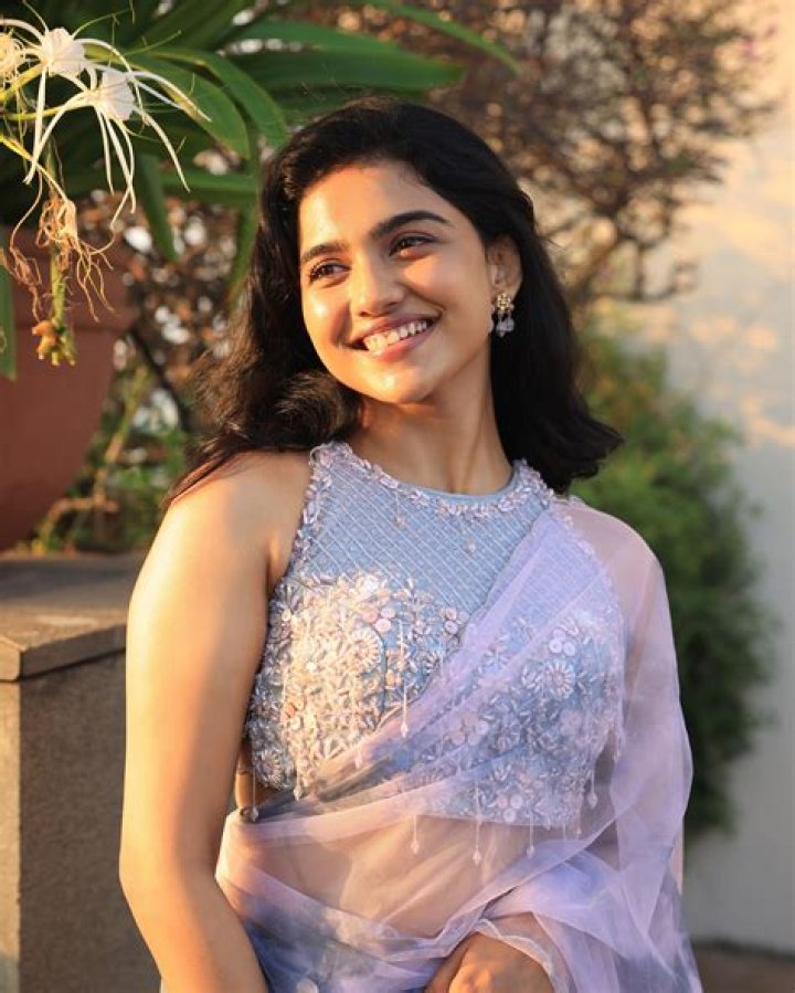 Mamitha Baiju Photos Latest HD Images, Pictures, Stills & Pics FilmiBeat