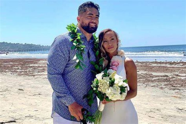 Manti Te'o Has A Girlfriend, And This Time She's Real! (PICS)
