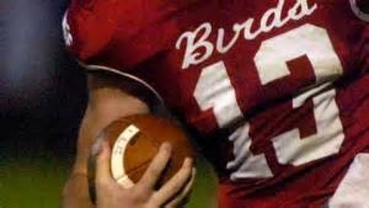 Mapleton student dies after collapsing before football game
