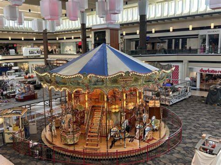Maplewood Mall Boasts a Kaleidoscope of Polychromatic Color with