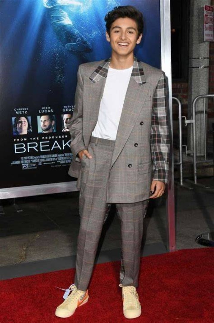 Marcel Ruiz Bio, Height, Weight, Girlfriend and Facts Super Stars Bio