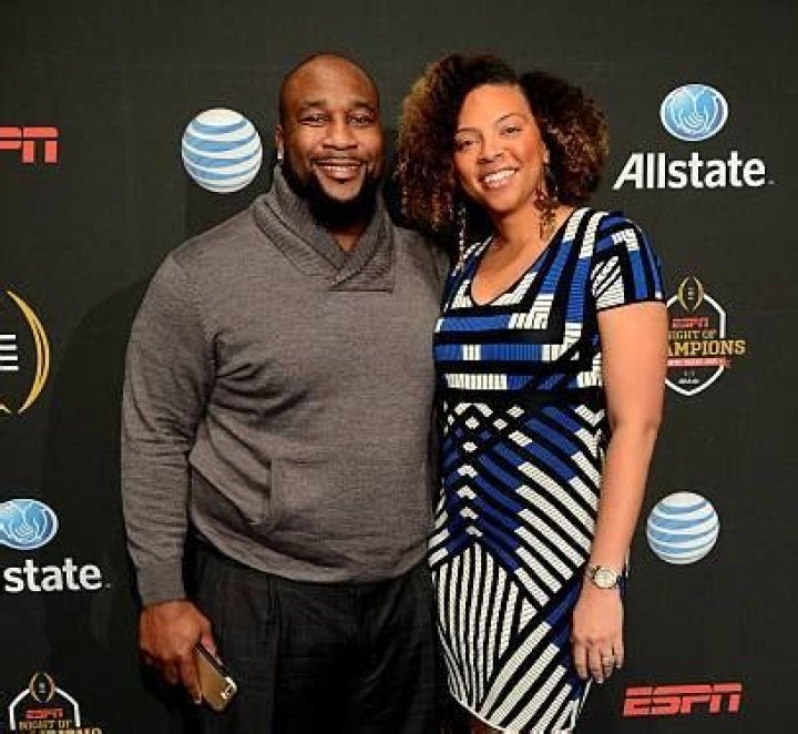 Marcus Spears is Married to Wife Aiysha Smith. Kids.