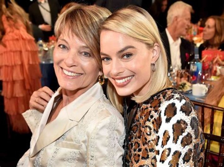 Margot Robbie Parents, Ethnicity, Age, Wiki, Biography, Height, Husband