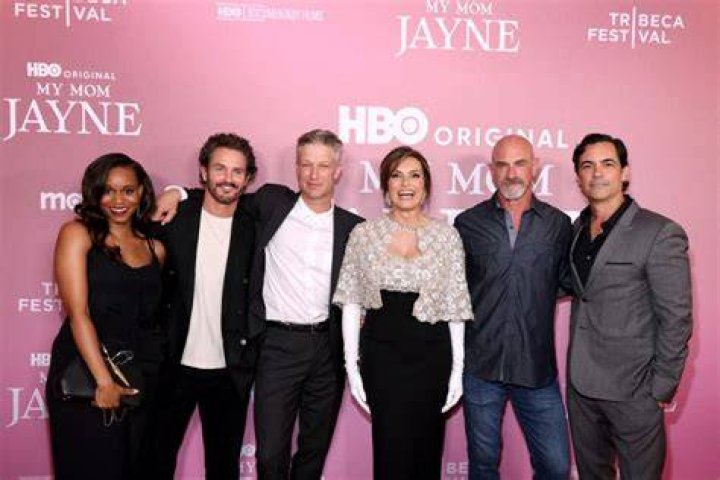 Mariska Hargitay at the Premiere of Too Big To Fail New York city