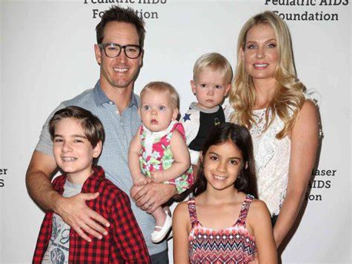 MarkPaul Gosselaar Health, Fitness, Height, Weight, Chest, Biceps and