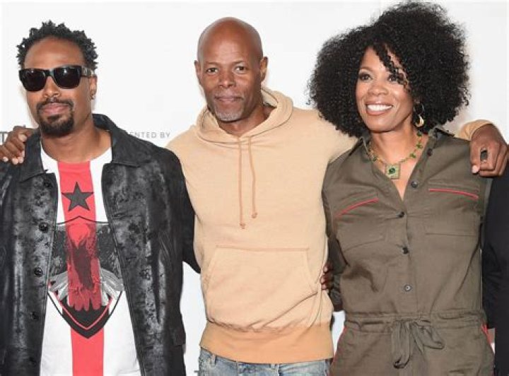Marlon Wayans weight, height and age. Body measurements!