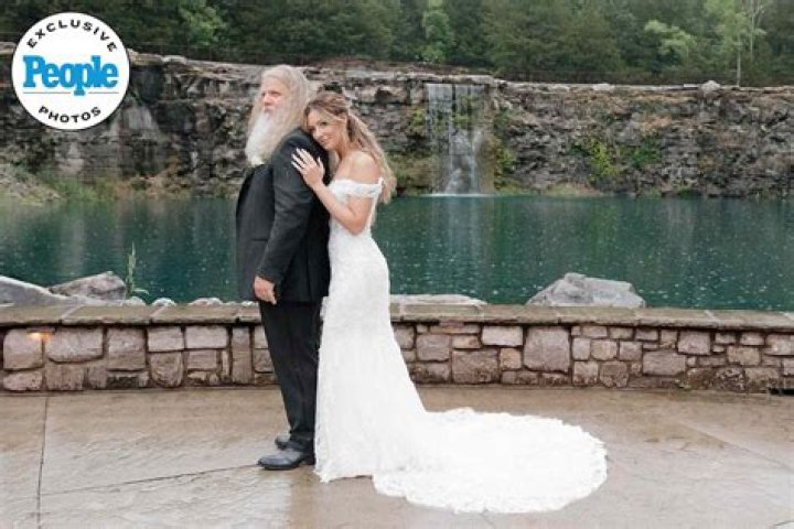 Married pictures of Jamey Johnson's wife