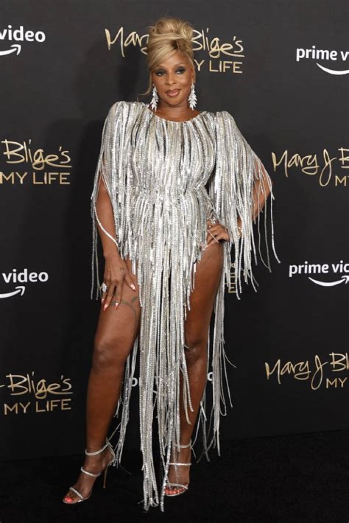 Mary J. Blige, 50, dazzles in slituptothere silver fringe