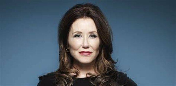 Mary McDonnell Biography, Height & Life Story Super Stars Bio