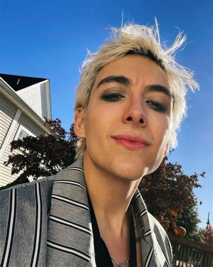 Mason Alexander Park Biography, Height & Life Story Super Stars Bio