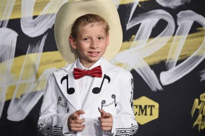 Mason Ramsey Appears On 'TRL'