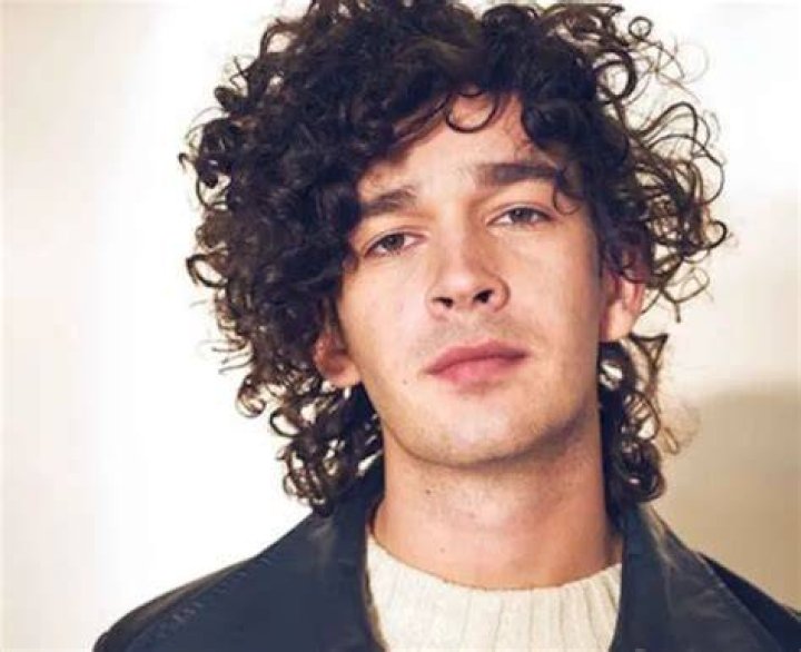 Matty Healy Wiki 2021 Net Worth, Height, Weight, Relationship & Full