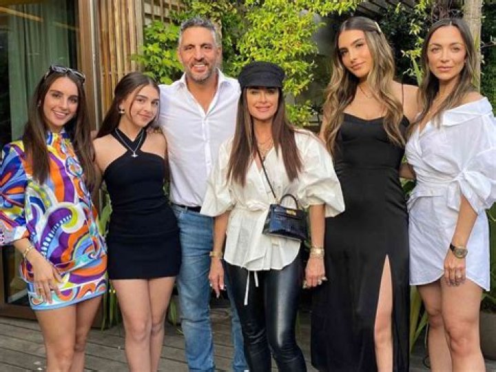 mauricio umansky family