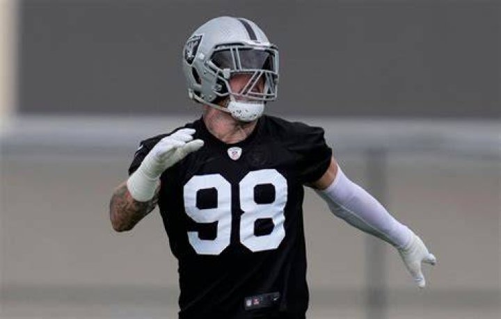 Maxx Crosby gets physical in Raiders&rsquo; spirited first practice of