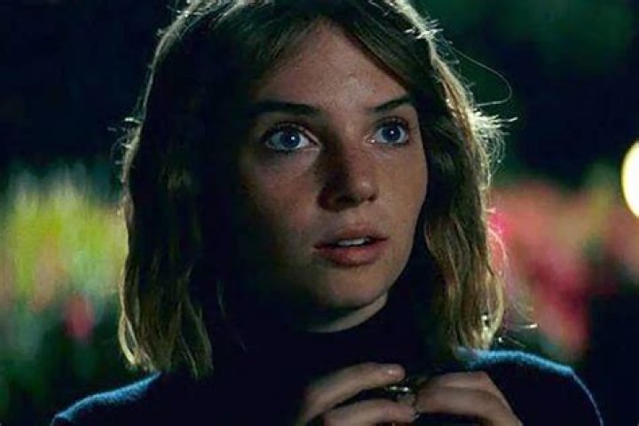 Maya Hawke Feet &raquo; Page 2 of 23 &raquo; wikiGrewal