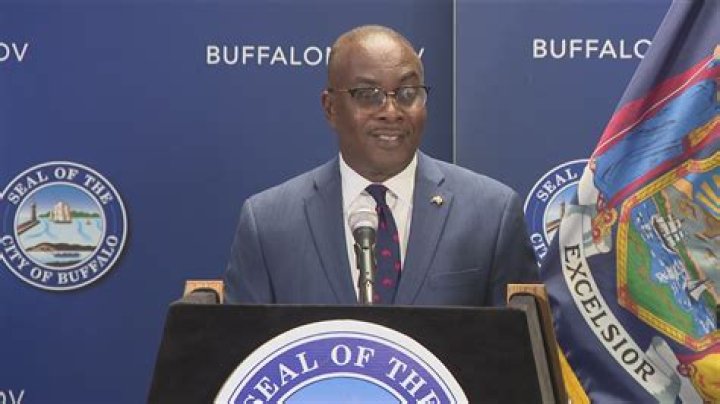 Mayor of Buffalo Says City Is Staying United After Damar Hamlin Injury