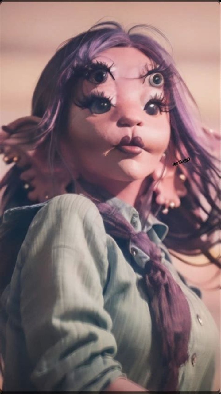 Melanie Martinez. 🌐 Scrolller