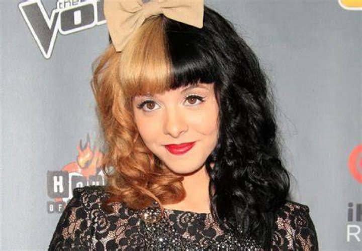 Melanie Martinez Upsets Some Fans Over 400 'MeetandGreet' &mdash; with a