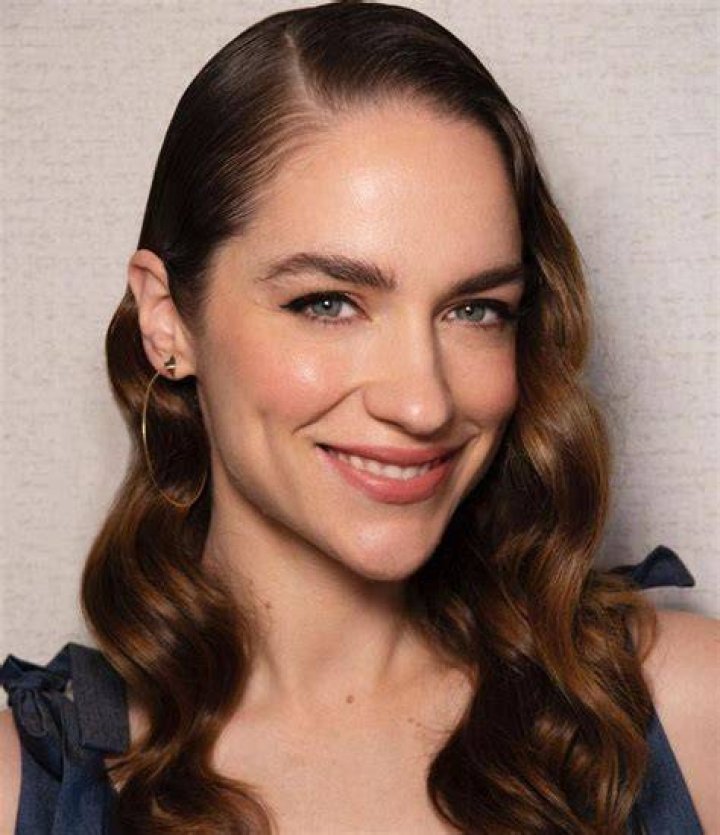 Melanie Scrofano Biography, Age, Height, Husband mrDustBin