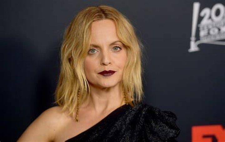 Mena Suvari American Beauty Father Figure YouTube