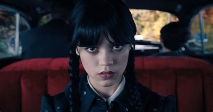 Mercoled&igrave; Addams, la serie. Chi &egrave; Hunter Doohan, fresco sposo di