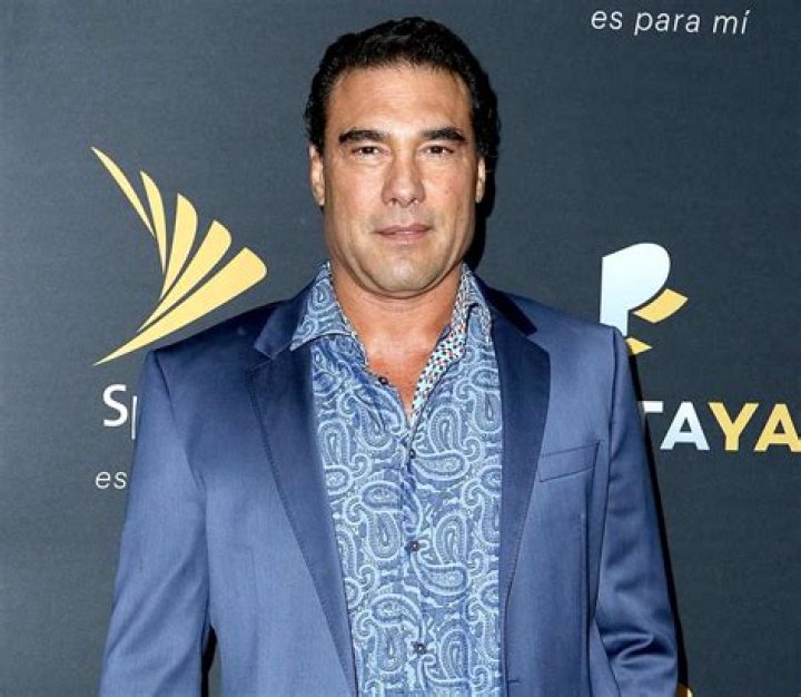 Mexican Soap Opera Star Eduardo Yanez Slaps Reporter Video