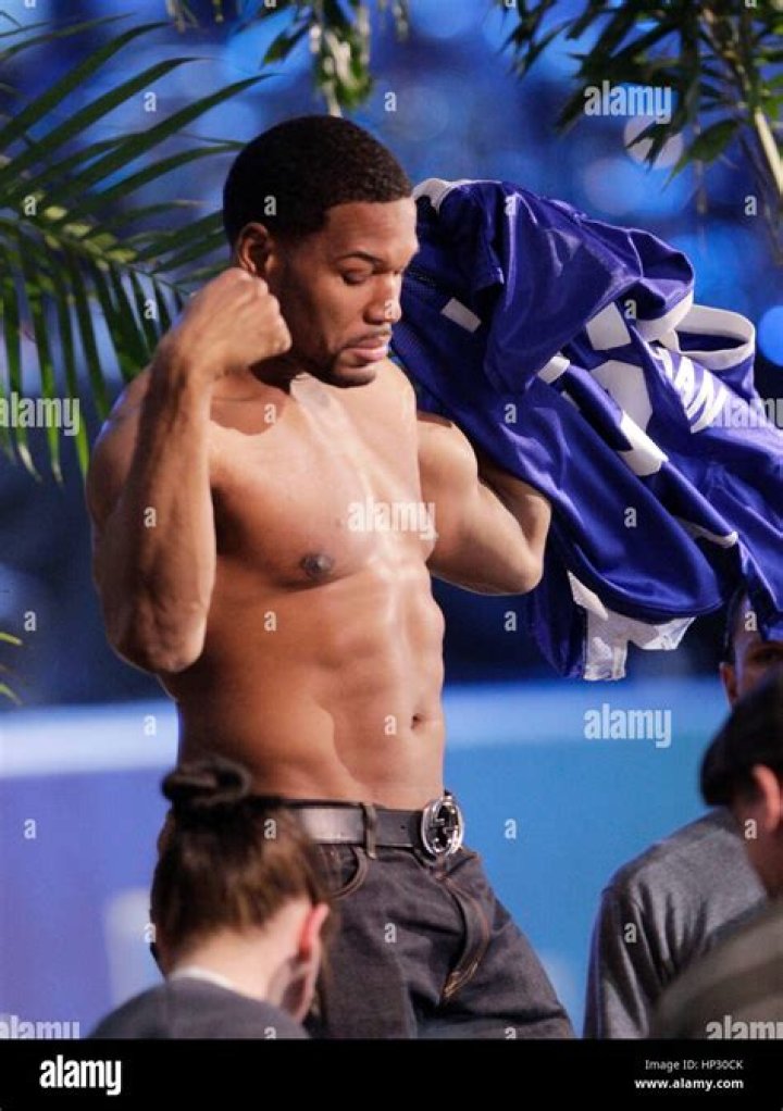 Michael Strahan shows of his body at Directv's Seventh Annual Celebrity
