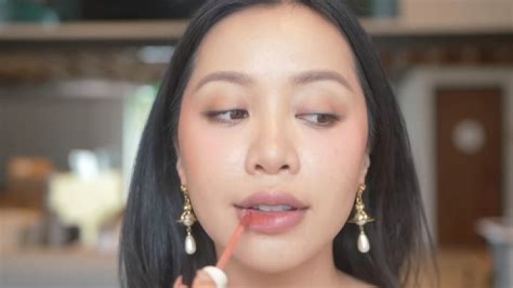 Michelle Phan How YouTube Beauty Guru Fell in With Bullshit Peddler