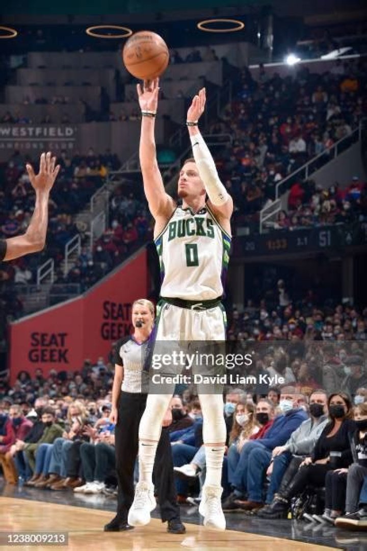 Milwaukee Bucks Donte DiVincenzo among most promising sophomores