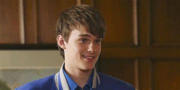 Mitchelll Hope (aka Ben in Descendants) Wiki Bio, dating, height
