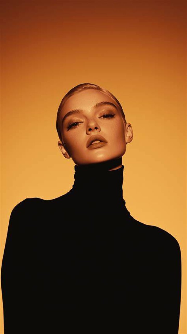 Model shot in neck while driving, dies after taken off life support