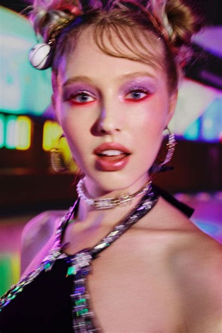 Models Chanel Uzi&rsquo;s Story of Triumph